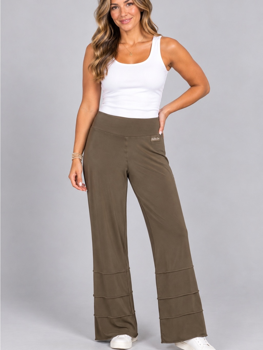 Matilda Jane Finn Pants Tiered Womens Size Large Wide Leg Ruffle Boho Olive EUC